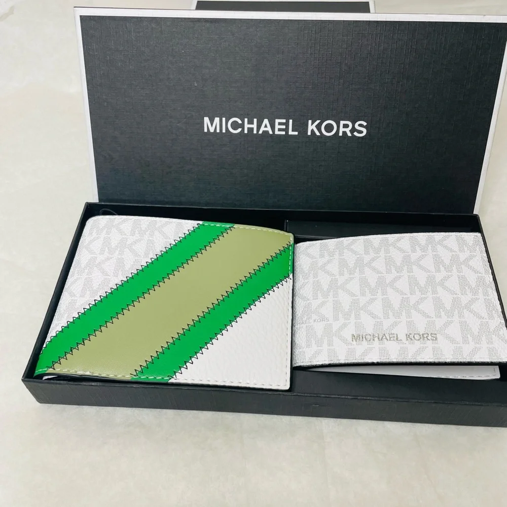 New in box Michael Kors boxed white wallet set palm